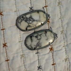 Beautiful Kendra Scott earring brand new condition